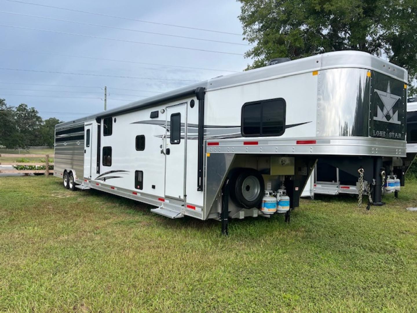 New 2025 Merhow Trailers 8' wide 16' lq w/ bunks midtack and stk Horse Trailer