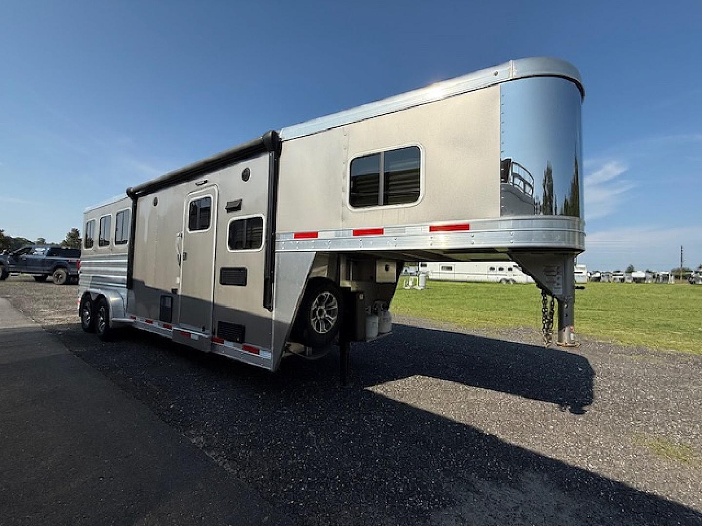 Used 2023 Exiss Trailers 3 horse w/ 8' living quarters Horse Trailer