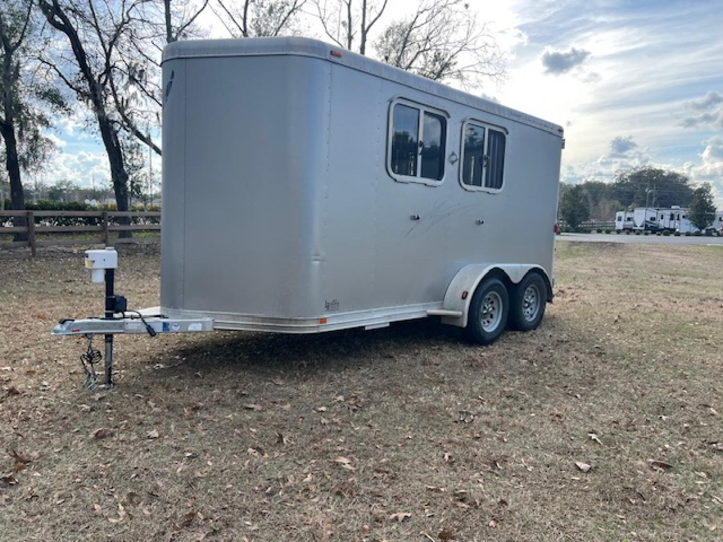 Used 2007 Featherlite Trailers 2 horse slant load w/ dressing room Horse Trailer