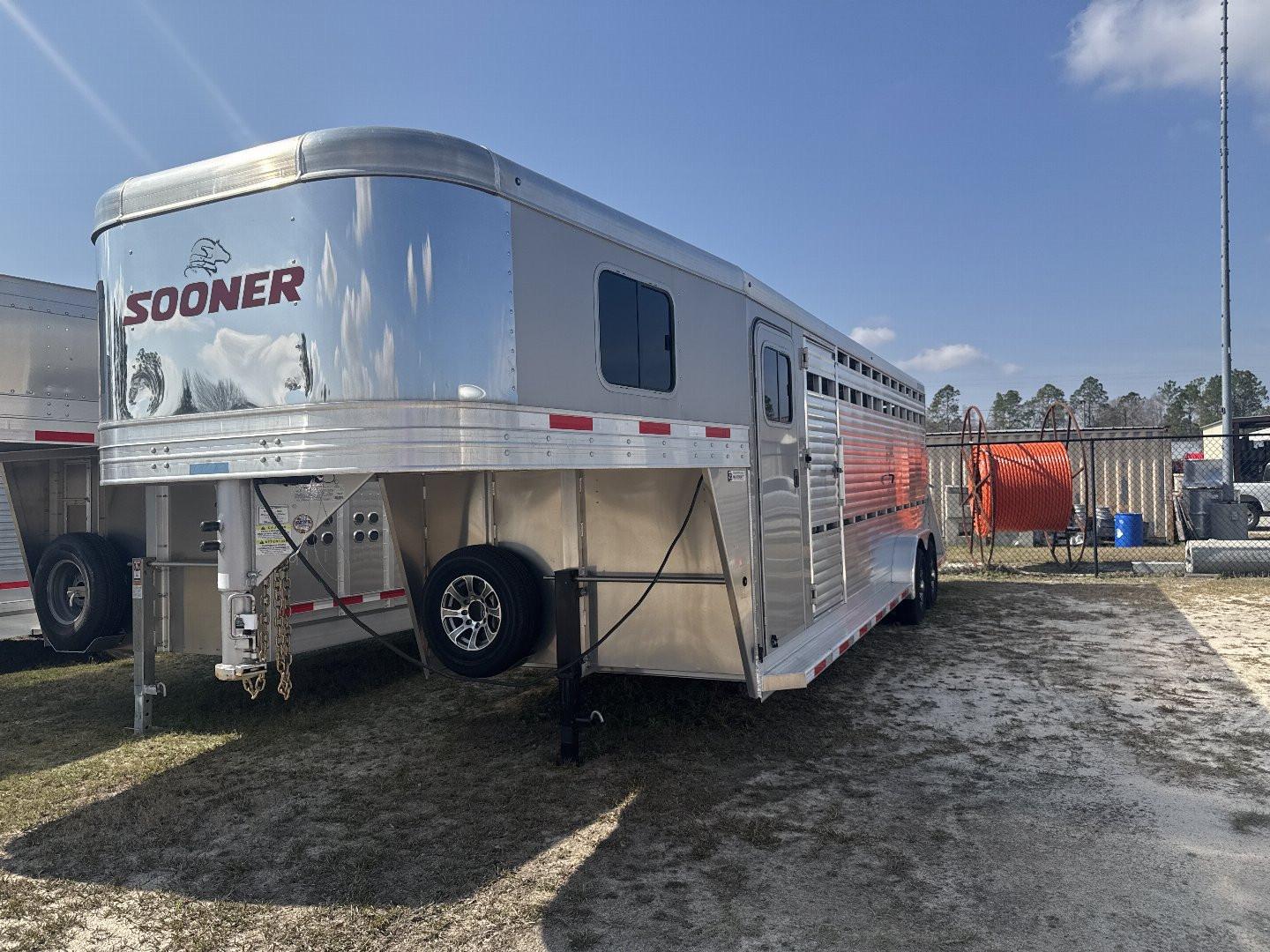 New Sooner Horse Trailer