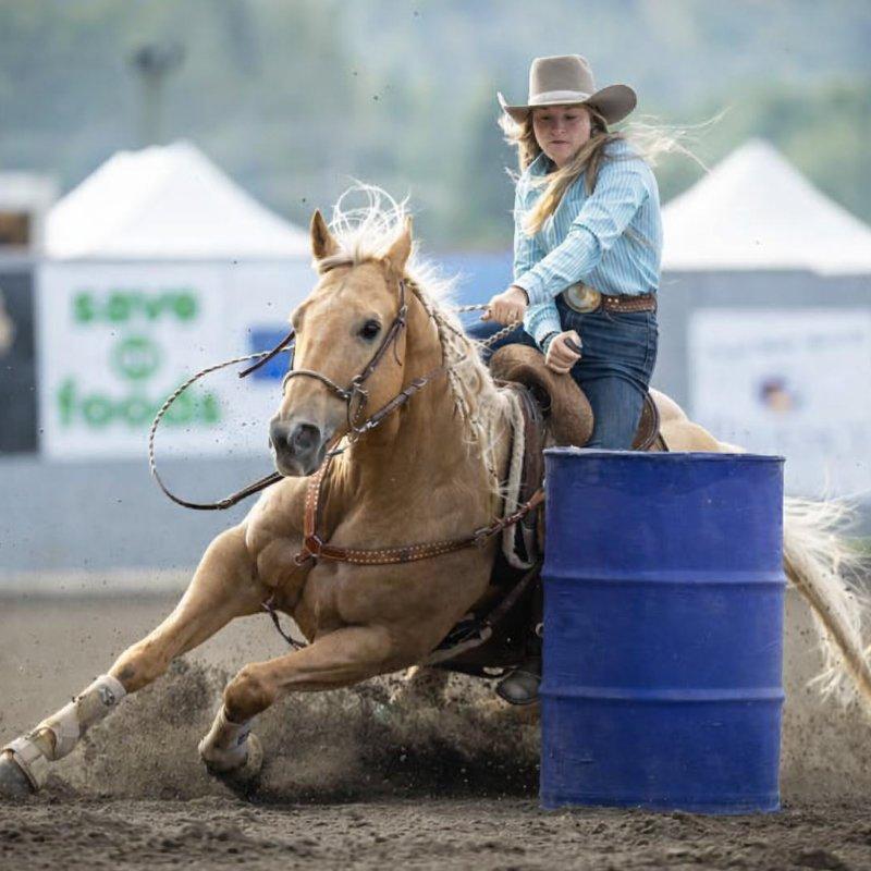 Gritty 15-Second Runner with a Big Turn